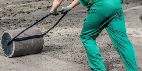 Pokyny k vyrovnání místa - podrobný popis a odborné rady, jak srovnat zem na místě vlastníma rukama (100 fotografií + video)